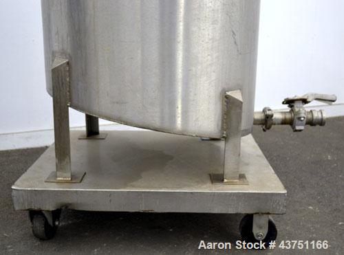 Used Water Cooling Corporation Tank, 100 Gallon, 304 Stainless Steel, Vertical. Approximately 31" diameter x 34" straight side.Flat top with a bolt-on hinged cover, 6" sloped bottom.2" Tri-clamp side...
