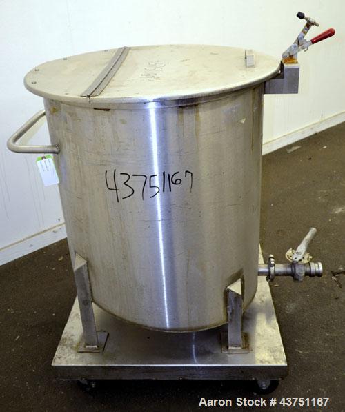 Used Water Cooling Corporation Tank, 100 Gallon, 304 Stainless Steel, Vertical. Approximately 31" diameter x 34" straight side.  Flat top with a bolt-on hinged cover, 6" sloped bottom.  2" Tri-clamp ...