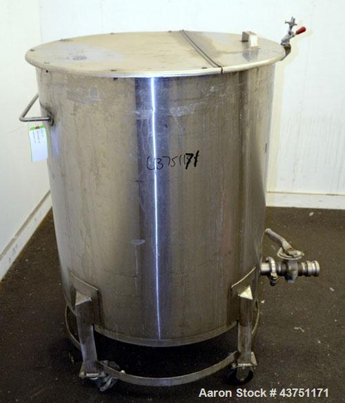 Used Water Cooling Corporation Tank, 100 Gallon, 304 Stainless Steel, Vertical. Approximately 31" diameter x 34" straight side.  Flat top with a bolt-on hinged cover, 2" sloped bottom.  2" Tri-clamp ...