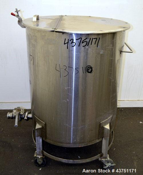 Used- Water Cooling Corporation Tank, 100 Gallon, 304 Stainless Steel, Vertical. Approximately 31" diameter x 34" straight s...