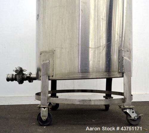 Used Water Cooling Corporation Tank, 100 Gallon, 304 Stainless Steel, Vertical. Approximately 31" diameter x 34" straight side.  Flat top with a bolt-on hinged cover, 2" sloped bottom.  2" Tri-clamp ...