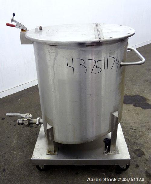 Used Water Cooling Corporation Tank, 100 Gallon, 304 Stainless Steel, Vertical. Approximately 31" diameter x 34" straight side.  Flat top with a bolt-on hinged cover, 6" sloped bottom.  2" Tri-clamp ...