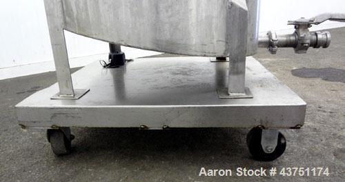 Used Water Cooling Corporation Tank, 100 Gallon, 304 Stainless Steel, Vertical. Approximately 31" diameter x 34" straight side.  Flat top with a bolt-on hinged cover, 6" sloped bottom.  2" Tri-clamp ...