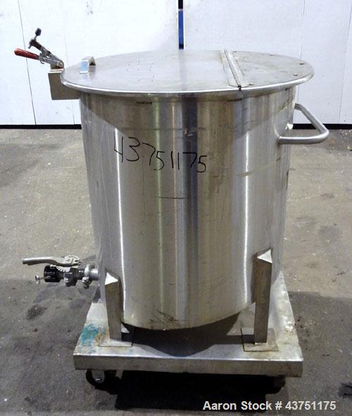 Used Water Cooling Corporation Tank, 100 Gallon, 304 Stainless Steel, Vertical. Approximately 31" diameter x 34" straight side.  Flat top with a bolt-on hinged cover, 6" sloped bottom.  2" Tri-clamp ...