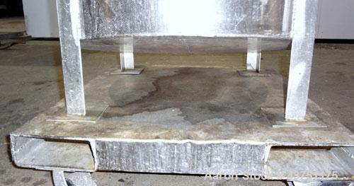Used Water Cooling Corporation Tank, 100 Gallon, 304 Stainless Steel, Vertical. Approximately 31" diameter x 34" straight side.  Flat top with a bolt-on hinged cover, 6" sloped bottom.  2" Tri-clamp ...