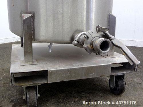 Used Water Cooling Corporation Tank, 100 Gallon, 304 Stainless Steel, Vertical. Approximately 31" diameter x 34" straight side.  Flat top with a bolt-on hinged cover, 6" sloped bottom.  2" Tri-clamp ...