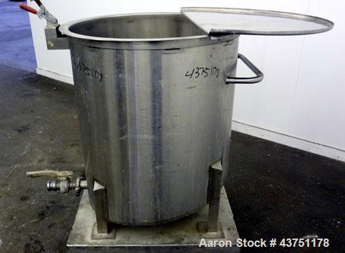 Used Water Cooling Corporation Tank, 100 Gallon, 304 Stainless Steel, Vertical. Approximately 31" diameter x 34" straight side.  Flat top with a bolt-on hinged cover, 6" sloped bottom.  2" Tri-clamp ...