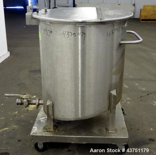 Used- Water Cooling Corporation Tank, 100 Gallon, 304 Stainless Steel, Vertical. Approximately 31" diameter x 34" straight s...