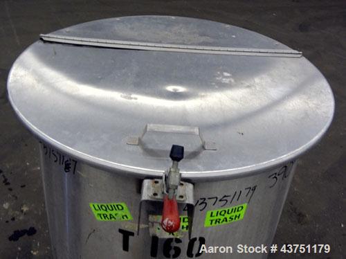 Used- Water Cooling Corporation Tank, 100 Gallon, 304 Stainless Steel, Vertical. Approximately 31" diameter x 34" straight s...