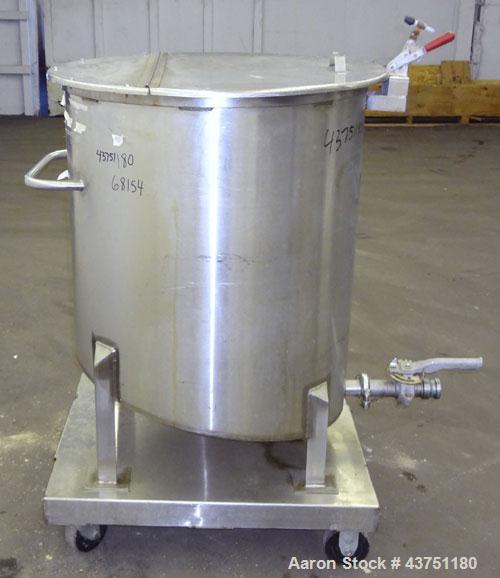 Used Water Cooling Corporation Tank, 100 Gallon, 304 Stainless Steel, Vertical. Approximately 31" diameter x 34" straight side.  Flat top with a bolt-on hinged cover, 6" sloped bottom.  2" Tri-clamp ...