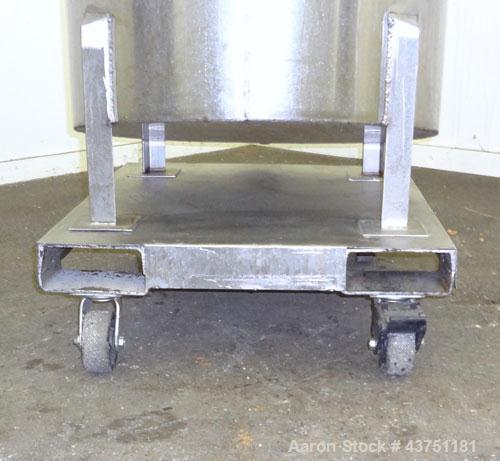 Used Water Cooling Corporation Tank, 100 Gallon, 304 Stainless Steel, Vertical. Approximately 31" diameter x 34" straight side.  Flat top with a bolt-on hinged cover, 6" sloped bottom.  2" Tri-clamp ...