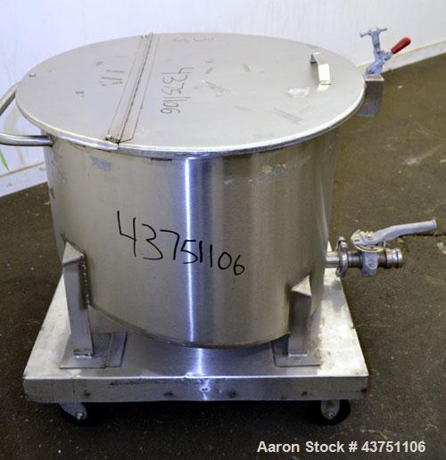 Used Water Cooling Corporation Tank, 60 Gallon, 304 Stainless Steel, Vertical. Approximately 30-1/2" diameter x 21" straight side.  Flat top with a bolt-on hinged cover, 6" sloped bottom.  2" Tri-cla...