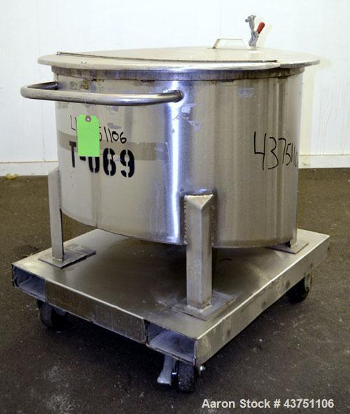 Used Water Cooling Corporation Tank, 60 Gallon, 304 Stainless Steel, Vertical. Approximately 30-1/2" diameter x 21" straight side.  Flat top with a bolt-on hinged cover, 6" sloped bottom.  2" Tri-cla...