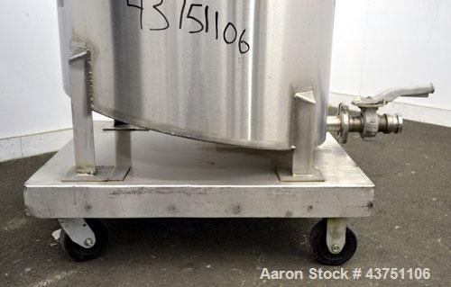 Used Water Cooling Corporation Tank, 60 Gallon, 304 Stainless Steel, Vertical. Approximately 30-1/2" diameter x 21" straight side.  Flat top with a bolt-on hinged cover, 6" sloped bottom.  2" Tri-cla...