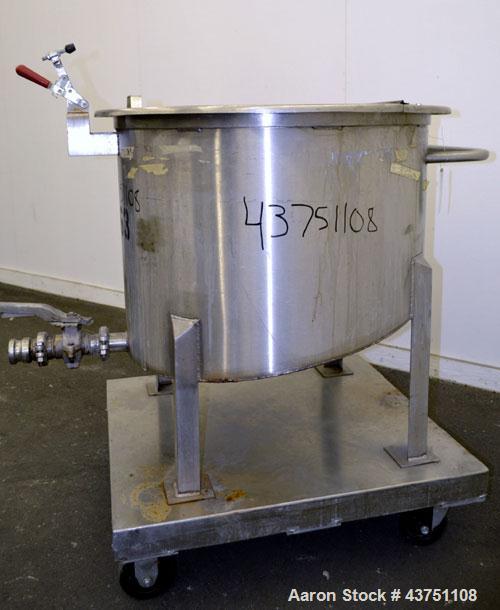 Used Water Cooling Corporation Tank, 60 Gallon, 304 Stainless Steel, Vertical. Approximately 30-1/2" diameter x 21" straight side.  Flat top with a bolt-on hinged cover, 6" sloped bottom.   2" Tri-cl...