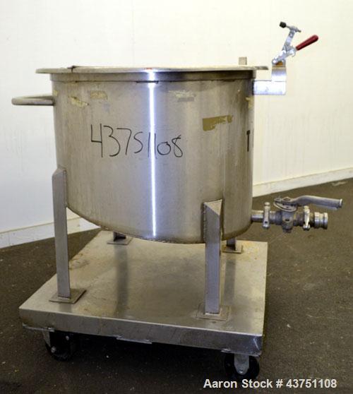 Used Water Cooling Corporation Tank, 60 Gallon, 304 Stainless Steel, Vertical. Approximately 30-1/2" diameter x 21" straight side.  Flat top with a bolt-on hinged cover, 6" sloped bottom.   2" Tri-cl...