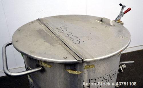 Used Water Cooling Corporation Tank, 60 Gallon, 304 Stainless Steel, Vertical. Approximately 30-1/2" diameter x 21" straight side.  Flat top with a bolt-on hinged cover, 6" sloped bottom.   2" Tri-cl...