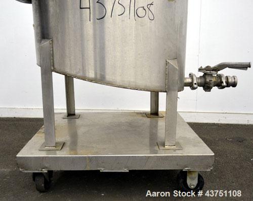 Used Water Cooling Corporation Tank, 60 Gallon, 304 Stainless Steel, Vertical. Approximately 30-1/2" diameter x 21" straight side.  Flat top with a bolt-on hinged cover, 6" sloped bottom.   2" Tri-cl...