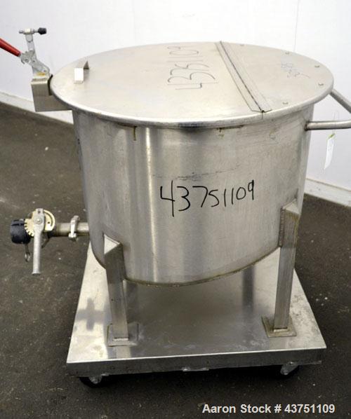 Used Water Cooling Corporation Tank, 60 Gallon, 304 Stainless Steel, Vertical. Approximately 30-1/2" diameter x 21" straight side. Flat top with a bolt-on hinged cover, 6" sloped bottom.  2" Tri-clam...