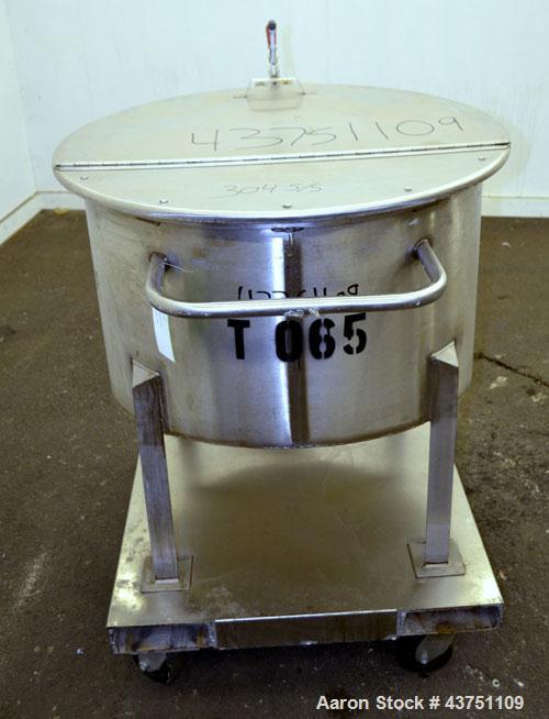 Used Water Cooling Corporation Tank, 60 Gallon, 304 Stainless Steel, Vertical. Approximately 30-1/2" diameter x 21" straight side. Flat top with a bolt-on hinged cover, 6" sloped bottom.  2" Tri-clam...