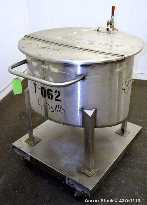 Used Water Cooling Corporation Tank, 60 Gallon, 304 Stainless Steel, Vertical. Approximately 30-1/2" diameter x 21" straight side.  Flat top with a bolt-on hinged cover, 6" sloped bottom.  2" Tri-cla...
