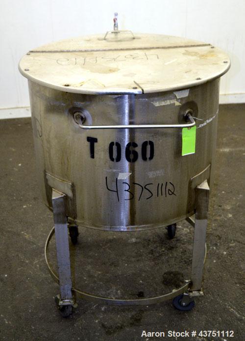 Used Water Cooling Corporation Tank, 60 Gallons, 304 Stainless Steel, Vertical. Approximately 30-1/2" diameter x 21" straight side.  Flat top with a bolt-on hinged cover, 1" sloped bottom.  2" Tri-cl...