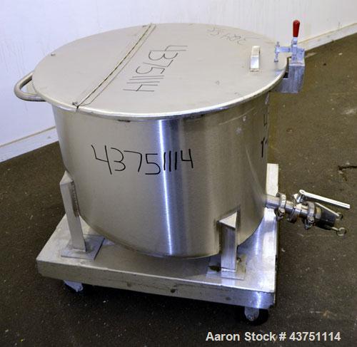 Used Water Cooling Corporation Tank, 60 Gallons, 304 Stainless Steel, Vertical. Approximately 30-1/2" diameter x 21" straight side.  Flat top with a bolt-on hinged cover, 6" sloped bottom.  2" Tri-cl...