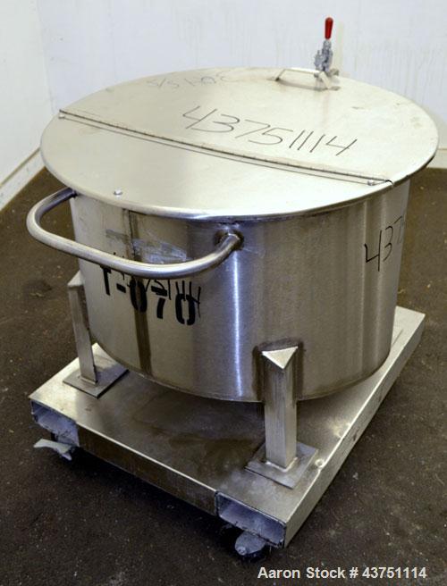 Used Water Cooling Corporation Tank, 60 Gallons, 304 Stainless Steel, Vertical. Approximately 30-1/2" diameter x 21" straight side.  Flat top with a bolt-on hinged cover, 6" sloped bottom.  2" Tri-cl...