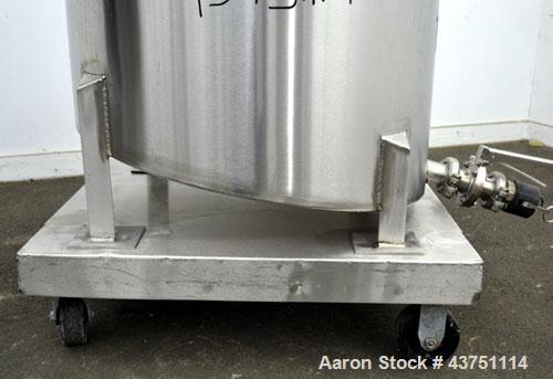 Used Water Cooling Corporation Tank, 60 Gallons, 304 Stainless Steel, Vertical. Approximately 30-1/2" diameter x 21" straight side.  Flat top with a bolt-on hinged cover, 6" sloped bottom.  2" Tri-cl...