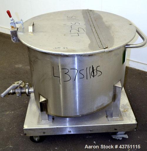 Used Water Cooling Corporation Tank, 60 Gallons, 304 Stainless Steel, Vertical. Approximately 30-1/2" diameter x 21" straight side.  Flat top with a bolt-on hinged cover, 6" sloped bottom.  2" Tri-cl...