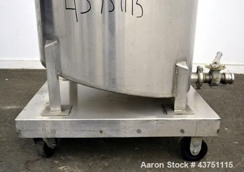 Used Water Cooling Corporation Tank, 60 Gallons, 304 Stainless Steel, Vertical. Approximately 30-1/2" diameter x 21" straight side.  Flat top with a bolt-on hinged cover, 6" sloped bottom.  2" Tri-cl...