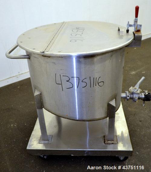 Used Water Cooling Corporation Tank, 60 Gallons, 304 Stainless Steel, Vertical. Approximately 30-1/2" diameter x 21" straight side.  Flat top with a bolt-on hinged cover, 6" sloped bottom.  2" Tri-cl...