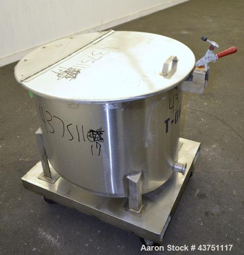 Used Water Cooling Corporation Tank, 60 Gallons, 304 Stainless Steel, Vertical. Approximately 30-1/2" diameter x 21" straight side.  Flat top with a bolt-on hinged cover, 6" sloped bottom.  2" Tri-cl...