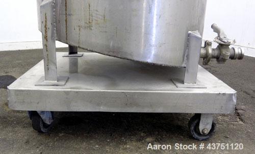 Used Water Cooling Corporation Tank, 60 Gallons, 304 Stainless Steel, Vertical. Approximately 30-1/2" diameter x 21" straight side.  Flat top with a bolt-on hinged cover, 6" sloped bottom.  2" Tri-cl...