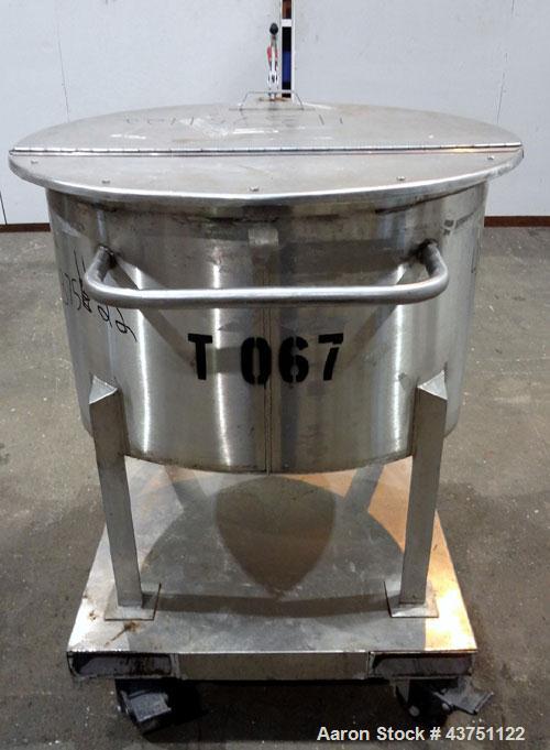 Used Water Cooling Corporation Tank, 60 Gallons, 304 Stainless Steel, Vertical. Approximately 30-1/2" diameter x 21" straight side.  Flat top with a bolt-on hinged cover, 6" sloped bottom.  2" Tri-cl...