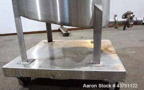 Used Water Cooling Corporation Tank, 60 Gallons, 304 Stainless Steel, Vertical. Approximately 30-1/2" diameter x 21" straight side.  Flat top with a bolt-on hinged cover, 6" sloped bottom.  2" Tri-cl...