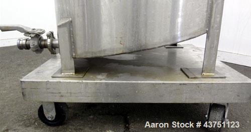 Used Water Cooling Corporation Tank, 60 Gallons, 304 Stainless Steel, Vertical. Approximately 30-1/2" diameter x 21" straight side.  Flat top with a bolt-on hinged cover, 6" sloped bottom.  2" Tri-cl...