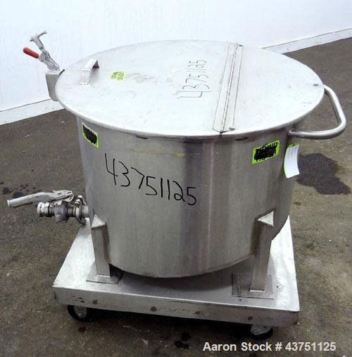 Used Water Cooling Corporation Tank, 60 Gallons, 304 Stainless Steel, Vertical. Approximately 30-1/2" diameter x 21" straight side.  Flat top with a bolt-on hinged cover, 6" sloped bottom.  2" Tri-cl...