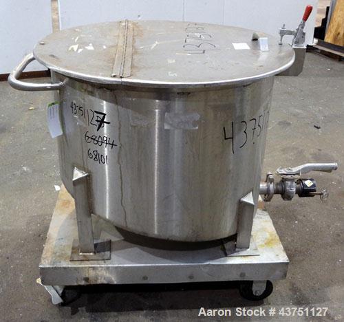 Used Water Cooling Corporation Tank, 60 Gallons, 304 Stainless Steel, Vertical. Approximately 30-1/2" diameter x 21" straight side.  Flat top with a bolt-on hinged cover, 6" sloped bottom.  2" Tri-cl...