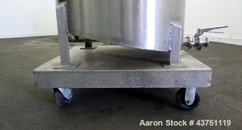 Used Water Cooling Corporation Tank, 60 Gallons, 304 Stainless Steel, Vertical. Approximately 30-1/2" diameter x 21" straight side.  Flat top with a bolt-on hinged cover, 6" sloped bottom.  2" Tri-cl...