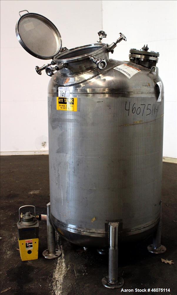 Used Watson Metal Masters Pressure Tank, 250 Gallon, 316L Stainless Steel, Vertical. 39-1/4" Diameter x 42" straight side, dished top & bottom. Internal rated 80 psi at -20 to 300 degrees F. Off cent...