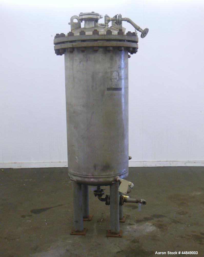 Used Whiting Metals Pressure Tank, 100 gallon, 304L Stainless Steel, Vertical. 24" diameter x 48" straight side, dished bolt on top, dished bottom. Internal rated Full Vacuum & 45 psi at 200 degrees ...