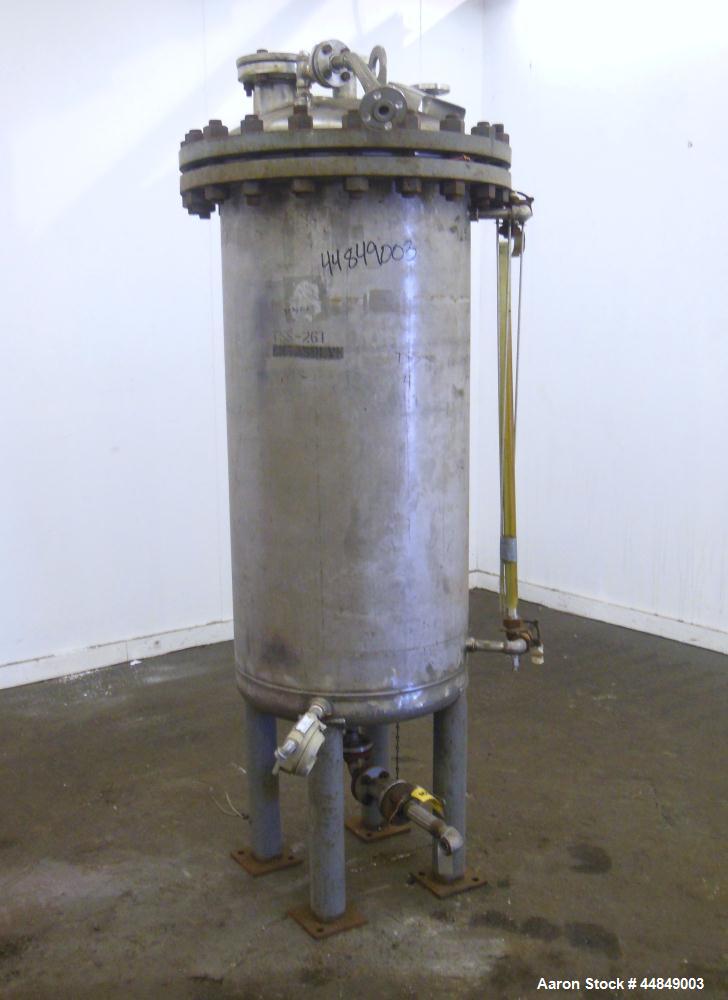 Used Whiting Metals Pressure Tank, 100 gallon, 304L Stainless Steel, Vertical. 24" diameter x 48" straight side, dished bolt on top, dished bottom. Internal rated Full Vacuum & 45 psi at 200 degrees ...