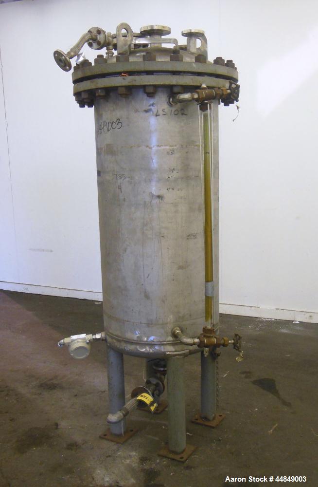 Used Whiting Metals Pressure Tank, 100 gallon, 304L Stainless Steel, Vertical. 24" diameter x 48" straight side, dished bolt on top, dished bottom. Internal rated Full Vacuum & 45 psi at 200 degrees ...