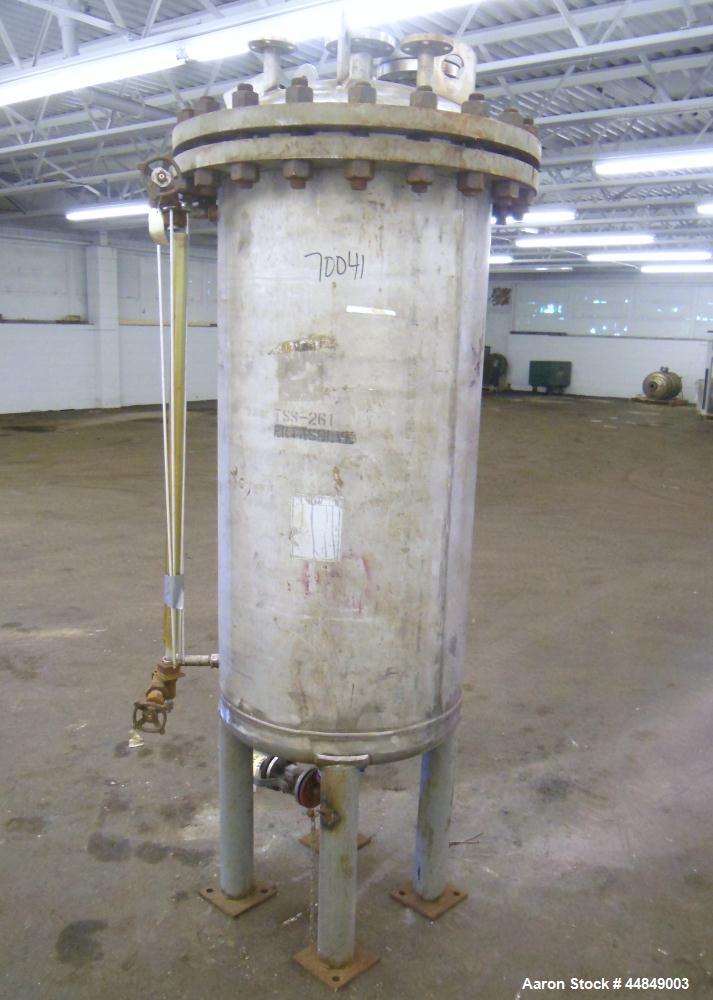Used Whiting Metals Pressure Tank, 100 gallon, 304L Stainless Steel, Vertical. 24" diameter x 48" straight side, dished bolt on top, dished bottom. Internal rated Full Vacuum & 45 psi at 200 degrees ...