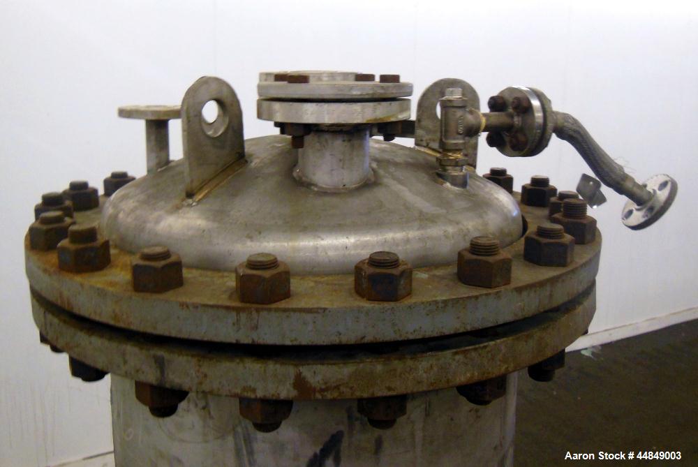 Used Whiting Metals Pressure Tank, 100 gallon, 304L Stainless Steel, Vertical. 24" diameter x 48" straight side, dished bolt on top, dished bottom. Internal rated Full Vacuum & 45 psi at 200 degrees ...