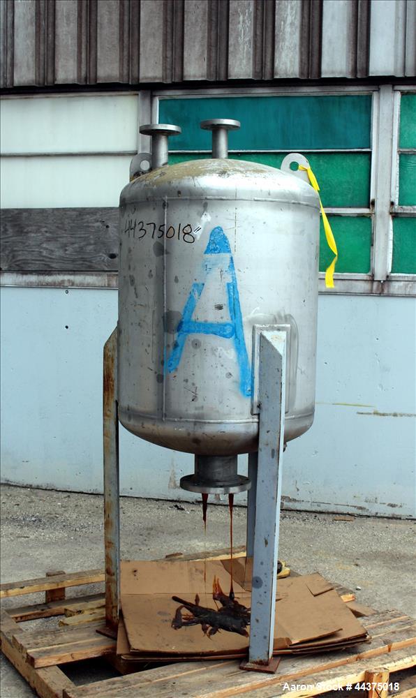 Used Wolfe Mechanical And Equipment Pressure Tank, 105 Gallon, 316 Stainless Steel, Vertical. 30" diameter x 30" straight side, dished top and bottom. Internal rated FV/90 psi at -20 to 450 degrees F...