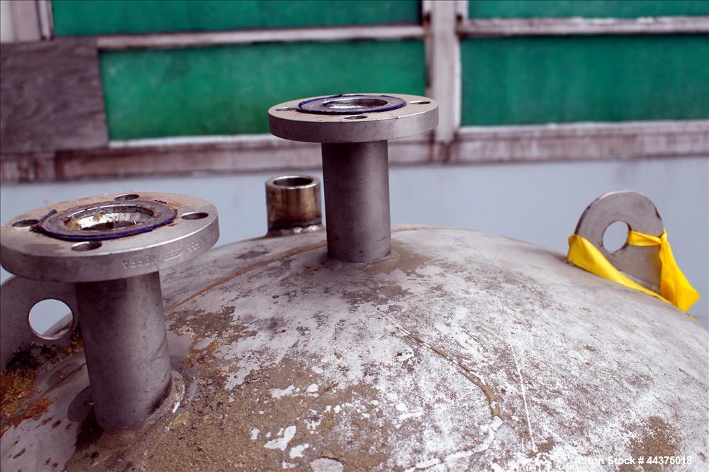 Used Wolfe Mechanical And Equipment Pressure Tank, 105 Gallon, 316 Stainless Steel, Vertical. 30" diameter x 30" straight side, dished top and bottom. Internal rated FV/90 psi at -20 to 450 degrees F...