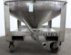Used C.E. Howard Tank, 335 Gallon, 304 Stainless Steel, Vertical. 48