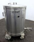 Used Tank, 100 Gallon, 304 Stainless Steel, Vertical. Approximate 31